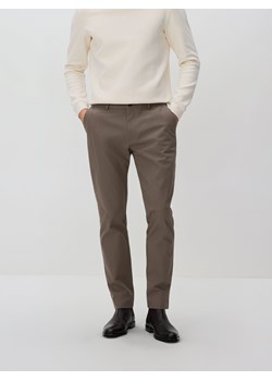 Reserved - Spodnie chino slim fit - brązowy ze sklepu Reserved w kategorii Spodnie męskie - zdjęcie 187634032