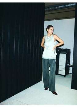 Reserved - Spodnie z kantem - ciemnoszary ze sklepu Reserved w kategorii Spodnie damskie - zdjęcie 187634171