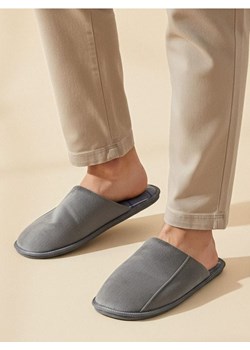 Sinsay - Kapcie - szary ze sklepu Sinsay w kategorii Kapcie męskie - zdjęcie 187634511