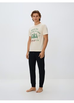 Reserved - Dwuczęściowa piżama ze świątecznym nadrukiem - złamana biel ze sklepu Reserved w kategorii Piżamy męskie - zdjęcie 187645201