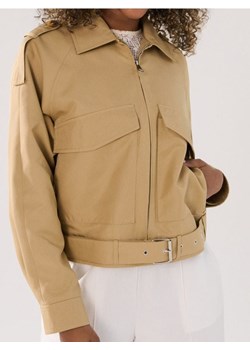 Sinsay - Krótki trencz z paskiem - brązowy ze sklepu Sinsay w kategorii Kurtki damskie - zdjęcie 187646014