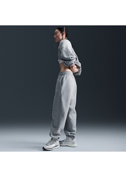 Damskie spodnie dresowe o kroju oversize z wysokim stanem Nike Phoenix Fleece - Szary ze sklepu Nike poland w kategorii Spodnie damskie - zdjęcie 187647470