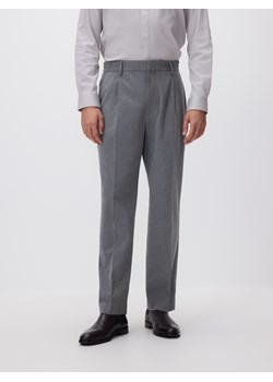 Reserved - Spodnie straight z kantem - szary ze sklepu Reserved w kategorii Spodnie męskie - zdjęcie 187647913