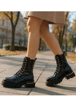 Lśniące botki glany w rockowym stylu Czarne /A2-1 18547 G388/ ze sklepu Pantofelek24.pl w kategorii Workery damskie - zdjęcie 187648190