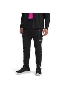 Męskie spodnie treningowe Under Armour UA Tech Utility Woven - czarne ze sklepu Sportstylestory.com w kategorii Spodnie męskie - zdjęcie 187649771