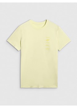 Męski t-shirt z nadrukiem 4F 4FWAW25TTSHM2402 - żółty ze sklepu Sportstylestory.com w kategorii T-shirty męskie - zdjęcie 187667762