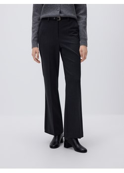 Reserved - Spodnie flare z paskiem - jasnoszary ze sklepu Reserved w kategorii Spodnie damskie - zdjęcie 187669804