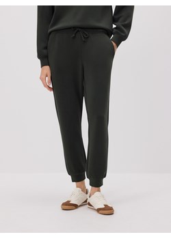 Reserved - Dresowe joggery - ciemnozielony ze sklepu Reserved w kategorii Spodnie damskie - zdjęcie 187673773