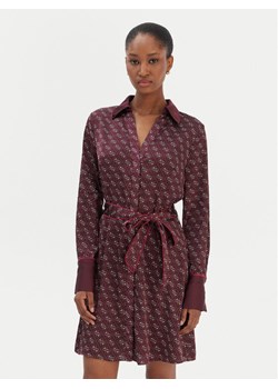 Guess Sukienka koszulowa W6RK90 WF1T2 Bordowy Regular Fit ze sklepu MODIVO w kategorii Sukienki - zdjęcie 187677113