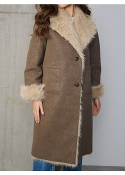 Sinsay - Długi płaszcz z ocieplanym futerkiem - brązowy ze sklepu Sinsay w kategorii Płaszcze damskie - zdjęcie 187678103