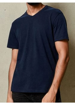 Sinsay - Koszulka basic z dekoltem w serek - granatowy ze sklepu Sinsay w kategorii T-shirty męskie - zdjęcie 187680854