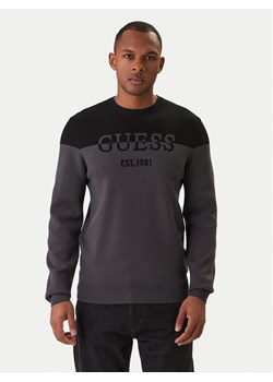 Guess Sweter M6RR20 Z4492 Szary Regular Fit ze sklepu MODIVO w kategorii Swetry męskie - zdjęcie 187681023