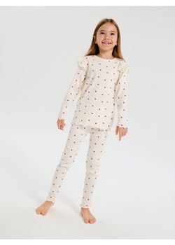 Sinsay - Prążkowana piżama dwuczęściowa w serca - kremowy ze sklepu Sinsay w kategorii Piżamy dziecięce - zdjęcie 187685174