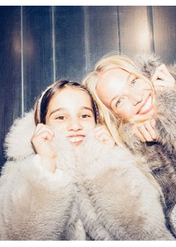 Reserved - Płaszcz ze sztucznego futerka - beżowy ze sklepu Reserved w kategorii Płaszcze dziewczęce - zdjęcie 187686172