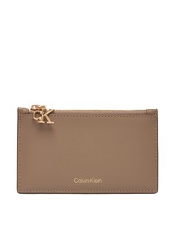 Etui na karty kredytowe Calvin Klein Ck Zip Cardcase 6Cc LV04F1076G Beżowy ze sklepu eobuwie.pl w kategorii Etui - zdjęcie 187687244