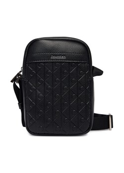 Saszetka Calvin Klein Emblem Aop Emboss Slim Reporter LV04D3228G Czarny ze sklepu eobuwie.pl w kategorii Saszetki - zdjęcie 187689562