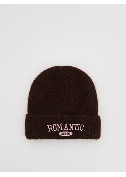 Reserved - Dzianinowa czapka z haftem - mahoniowy ze sklepu Reserved w kategorii Czapki dziecięce - zdjęcie 187695510