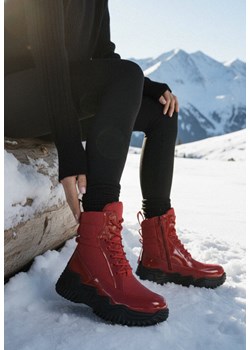 Czerwone Sznurowane Śniegowce VICES z Lakierowanymi Wstawkami i Tłoczeniami Reisanna ze sklepu born2be.pl w kategorii Śniegowce damskie - zdjęcie 187695593