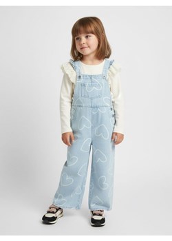 Sinsay - Jeansy ogrodniczki ze wzorem w serca - niebieski ze sklepu Sinsay w kategorii Spodnie dziewczęce - zdjęcie 187696144