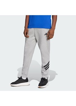 adidas Spodnie dresowe Future Icons 3-Stripes JD4867 Szary Regular Fit ze sklepu MODIVO w kategorii Spodnie męskie - zdjęcie 187696261