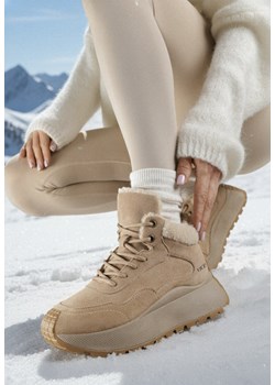 Jasnobrązowe Sneakersy Śniegowce Vices na Grubej Podeszwie Ozdobione Futerkiem i Napisem Nelinena ze sklepu born2be.pl w kategorii Buty sportowe damskie - zdjęcie 187696652