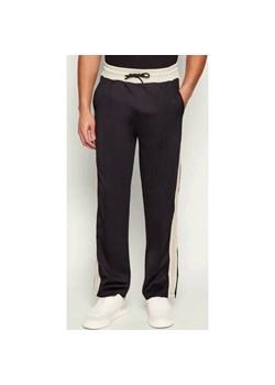 GUESS ACTIVE Spodnie dresowe FULVIO | Regular Fit ze sklepu Gomez Fashion Store w kategorii Spodnie męskie - zdjęcie 187696980