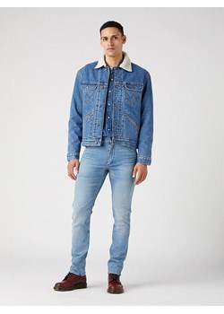Wrangler Kurtka dżinsowa w kolorze niebieskim ze sklepu Limango Polska w kategorii Kurtki męskie - zdjęcie 187714063