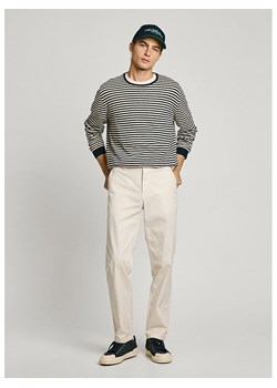 Pepe Jeans Spodnie chino &quot;Poplin&quot; w kolorze kremowym ze sklepu Limango Polska w kategorii Spodnie męskie - zdjęcie 187727832