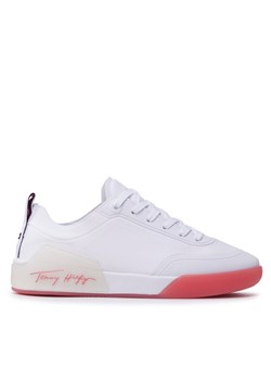 Tommy Hilfiger Sneakersy Elevated Feminine Sneaker FW0FW06325 Biały ze sklepu MODIVO w kategorii Buty sportowe damskie - zdjęcie 187745321