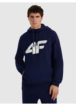 Męska bluza dresowa nierozpinana z kapturem 4F 4FRMM00TSWSM2477 - granatowa ze sklepu Sportstylestory.com w kategorii Bluzy męskie - zdjęcie 187746614