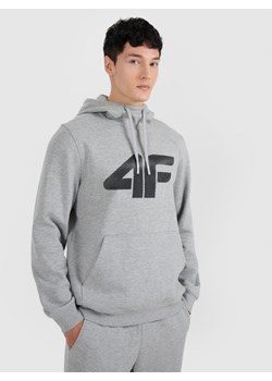 Męska bluza dresowa nierozpinana z kapturem 4F 4FRMM00TSWSM2477 - szara ze sklepu Sportstylestory.com w kategorii Bluzy męskie - zdjęcie 187746623