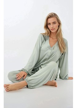 Długa piżama damska rozpinana Pure Harmony, Kolor miętowy, Rozmiar S, Momenti per me ze sklepu Intymna w kategorii Piżamy damskie - zdjęcie 187749280