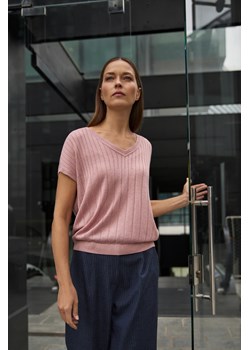 Sweter z krótkimi rękawami różowy ze sklepu Moodo.pl w kategorii Swetry damskie - zdjęcie 187750133