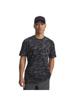 Męski t-shirt z nadrukiem moro Under Armour UA ABC Camo SS - szary ze sklepu Sportstylestory.com w kategorii T-shirty męskie - zdjęcie 187759161