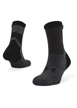Skarpetki do biegania unisex UNDER ARMOUR ArmourDry Run Crew - czarne ze sklepu Sportstylestory.com w kategorii Skarpetki damskie - zdjęcie 187759190