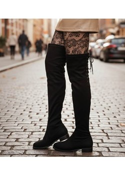 Czarne kozaki muszkieterki na płaskim obcasie /B6-2 18601 G366/ ze sklepu Pantofelek24.pl w kategorii Kozaki damskie - zdjęcie 187760822