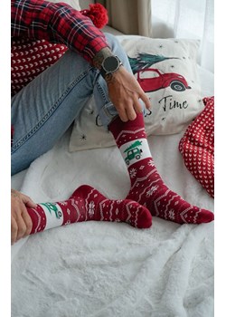 Skarpetki świąteczne męskie bordowe Samochód z choinką 1290.030, Kolor bordowy, Rozmiar 38-41, Milena ze sklepu Intymna w kategorii Skarpetki męskie - zdjęcie 187762111