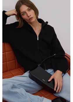 Estro: Elegancka czarna torebka damska na ramię ze skóry naturalnej ze sklepu Estro w kategorii Listonoszki - zdjęcie 187766371