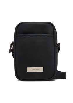 Saszetka Calvin Klein Sleek Slim Reporter LV04D3233G Czarny ze sklepu eobuwie.pl w kategorii Saszetki - zdjęcie 187766640