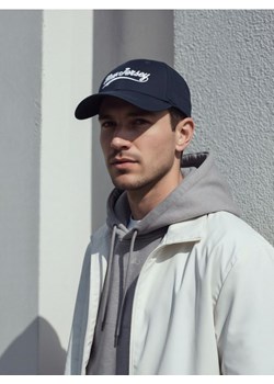 Sinsay - Czapka z daszkiem - granatowy ze sklepu Sinsay w kategorii Czapki z daszkiem męskie - zdjęcie 187767284