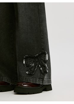 Reserved - Jeansy wide leg z aplikacjami - szary ze sklepu Reserved w kategorii Spodnie dziewczęce - zdjęcie 187773171