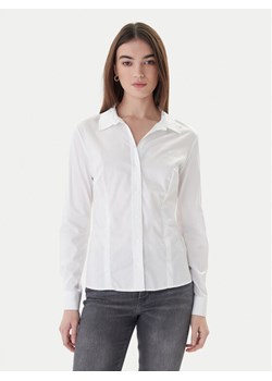 Guess Koszula W2YH41 WAF10 Biały Slim Fit ze sklepu MODIVO w kategorii Koszule damskie - zdjęcie 187778320