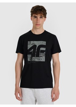 Męski t-shirt z nadrukiem 4F 4FWAW25TTSHM3126 - czarny ze sklepu Sportstylestory.com w kategorii T-shirty męskie - zdjęcie 187797450