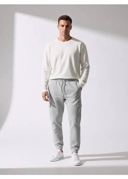 Sinsay - Spodnie dresowe cargo - szary ze sklepu Sinsay w kategorii Spodnie męskie - zdjęcie 187800200
