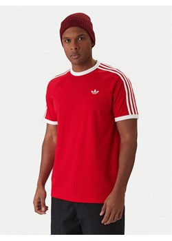 adidas T-Shirt 3-Stripes KE3535 Czerwony Regular Fit ze sklepu MODIVO w kategorii T-shirty męskie - zdjęcie 187803081