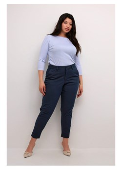 KAFFE curve Spodnie chino &quot;Leana&quot; w kolorze granatowym ze sklepu Limango Polska w kategorii Spodnie damskie - zdjęcie 187810743
