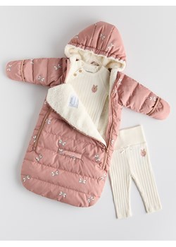 Reserved - Ocieplany śpiworek z naturalnym puchem - brązowy ze sklepu Reserved w kategorii Kombinezony i kurtki - zdjęcie 187817804