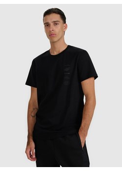 Męski t-shirt z nadrukiem 4F 4FWAW25TTSHM2402 - czarny ze sklepu Sportstylestory.com w kategorii T-shirty męskie - zdjęcie 187818070
