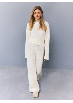 Mohito - Swetrowe spodnie - kremowy ze sklepu Mohito w kategorii Spodnie damskie - zdjęcie 187819001