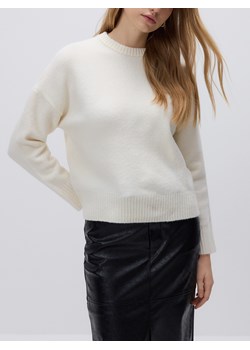 Reserved - Sweter z obniżoną linią ramion - kremowy ze sklepu Reserved w kategorii Swetry damskie - zdjęcie 187820673